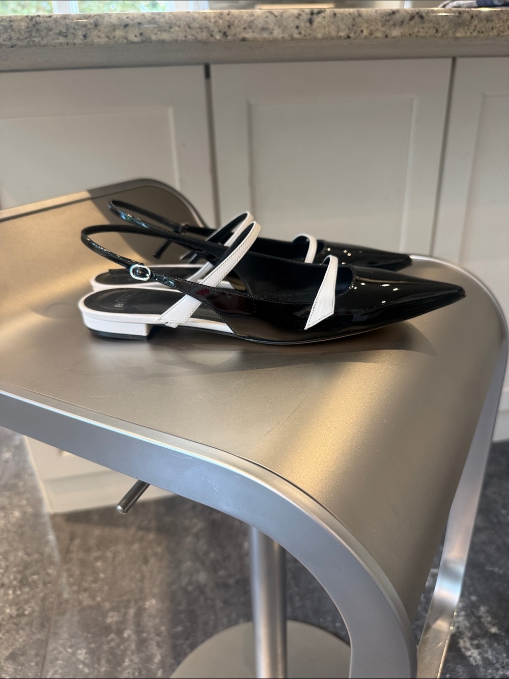 Alexandre Birman Black patent and White leather Slingback Flats